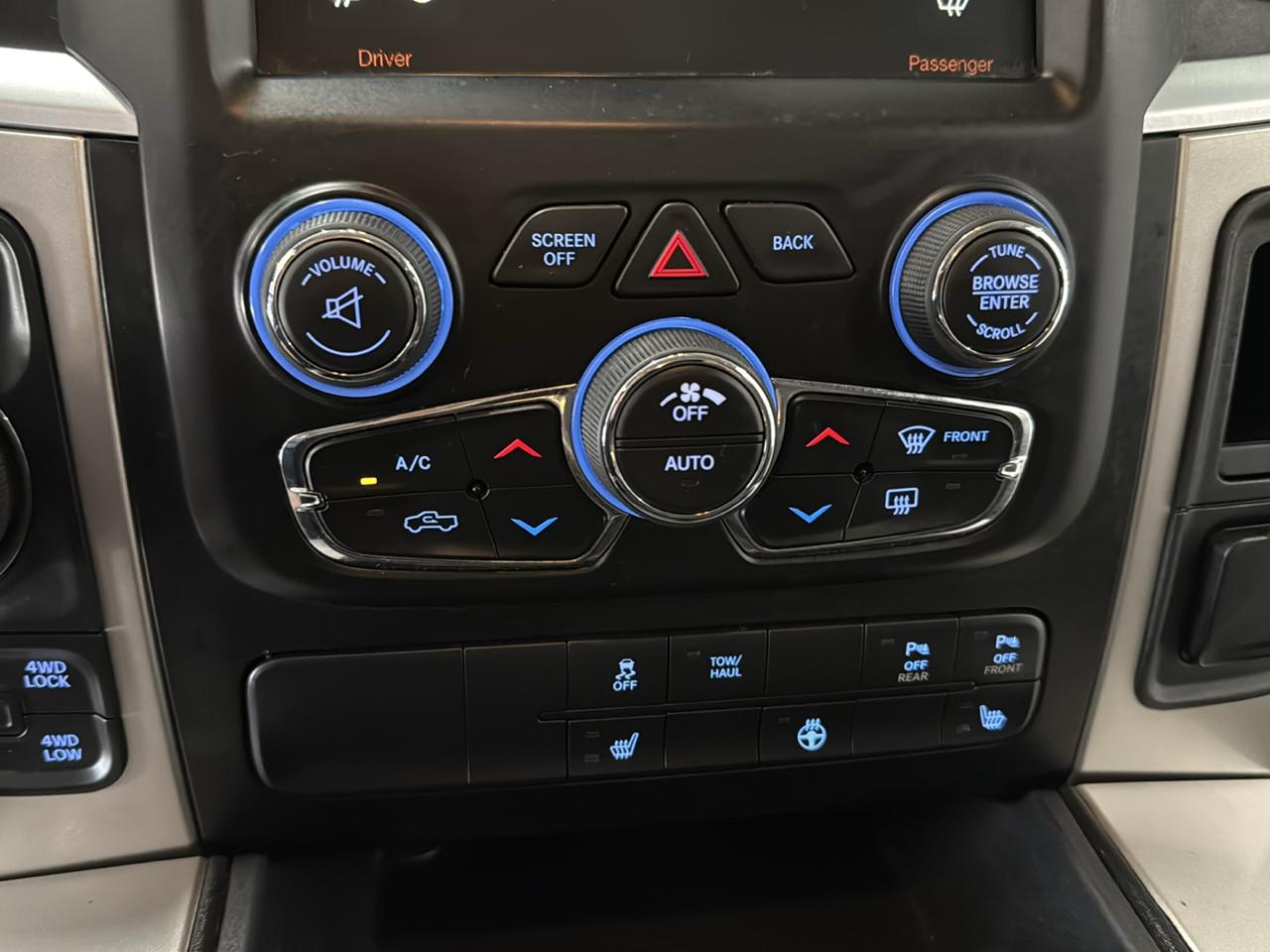 RAM 1500 Big Horn Crew Cab 4WD 2016