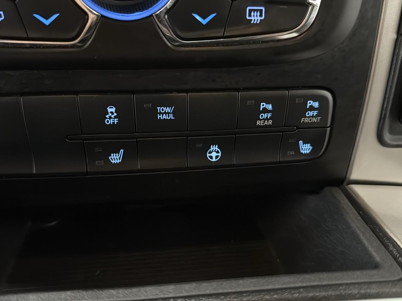 RAM 1500 Big Horn Crew Cab 4WD 2016