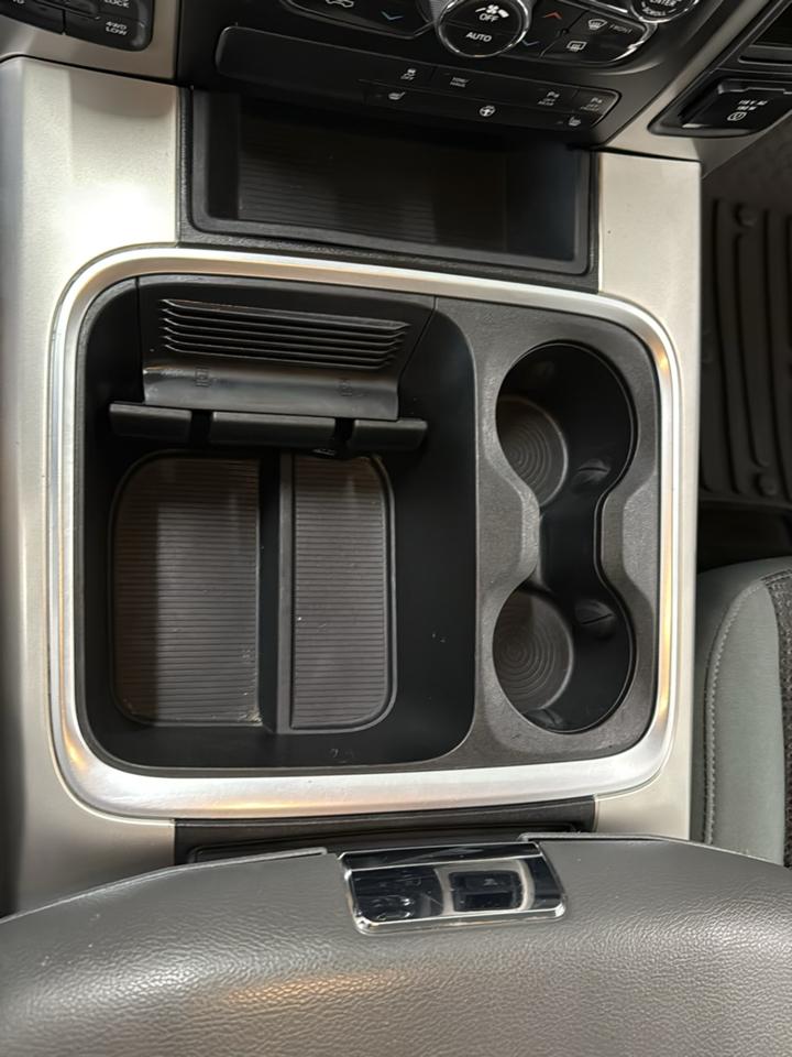 RAM 1500 Big Horn Crew Cab 4WD 2016