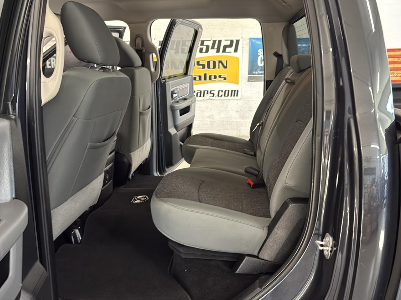 RAM 1500 Big Horn Crew Cab 4WD 2016