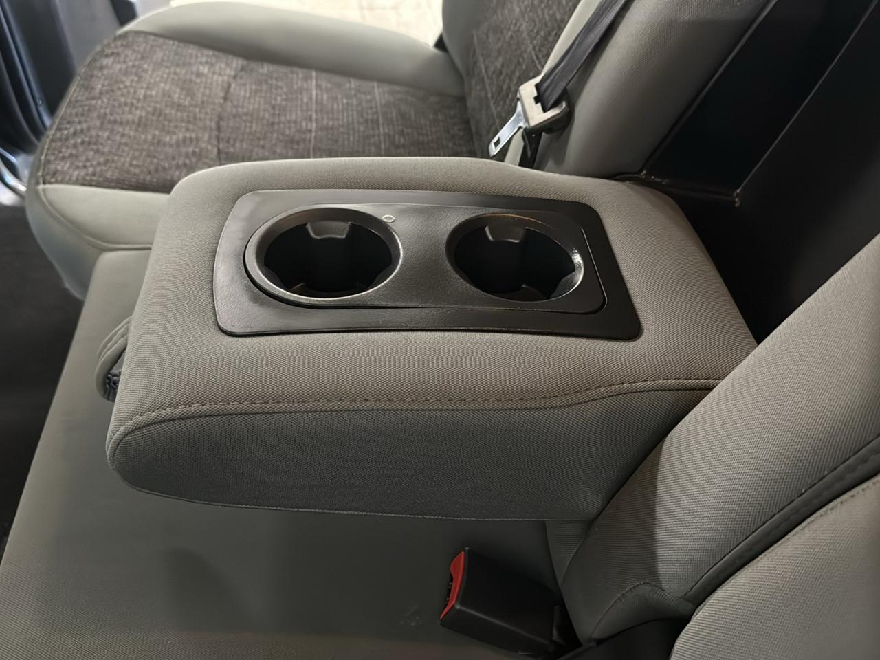 RAM 1500 Big Horn Crew Cab 4WD 2016