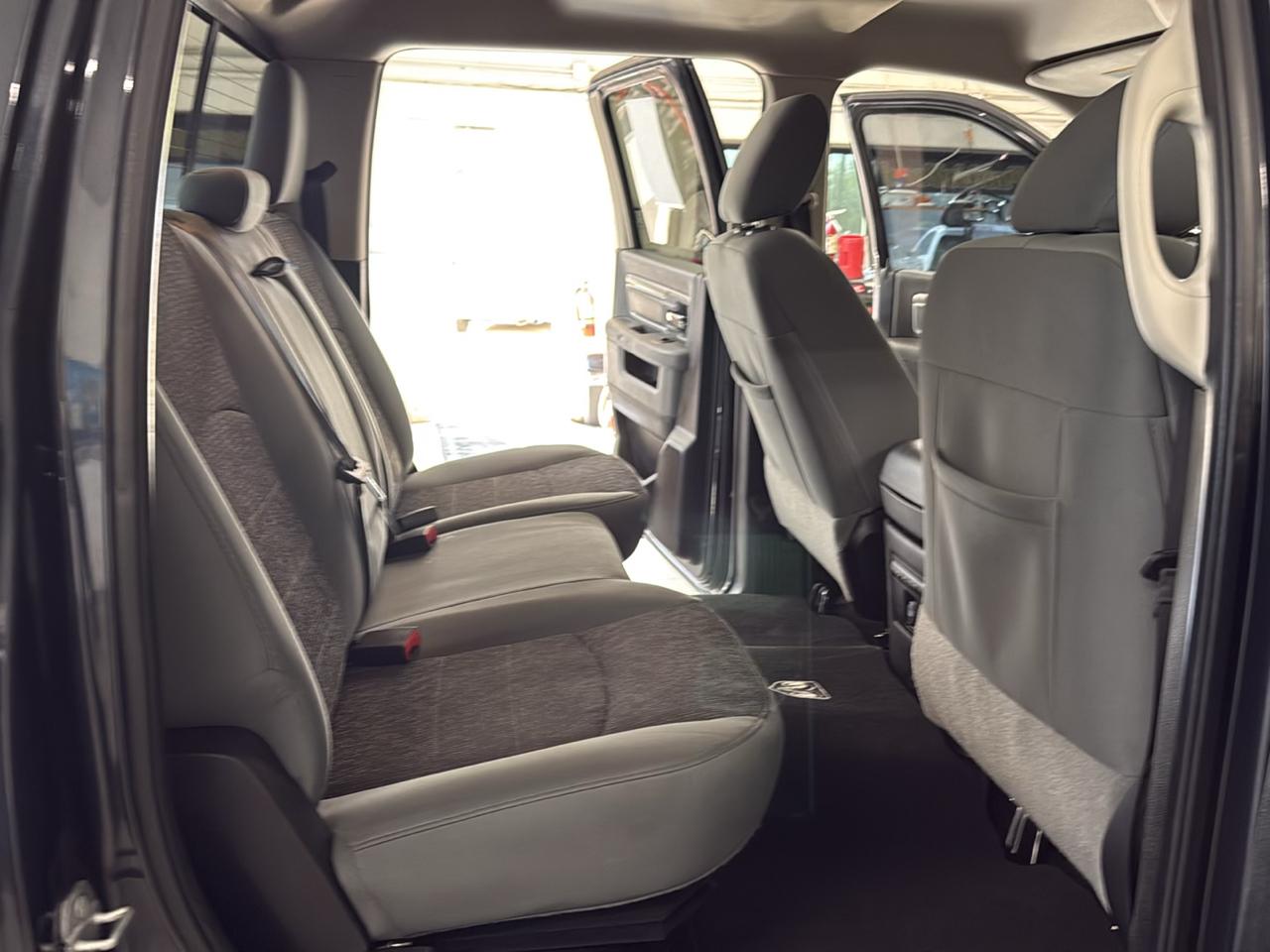 RAM 1500 Big Horn Crew Cab 4WD 2016