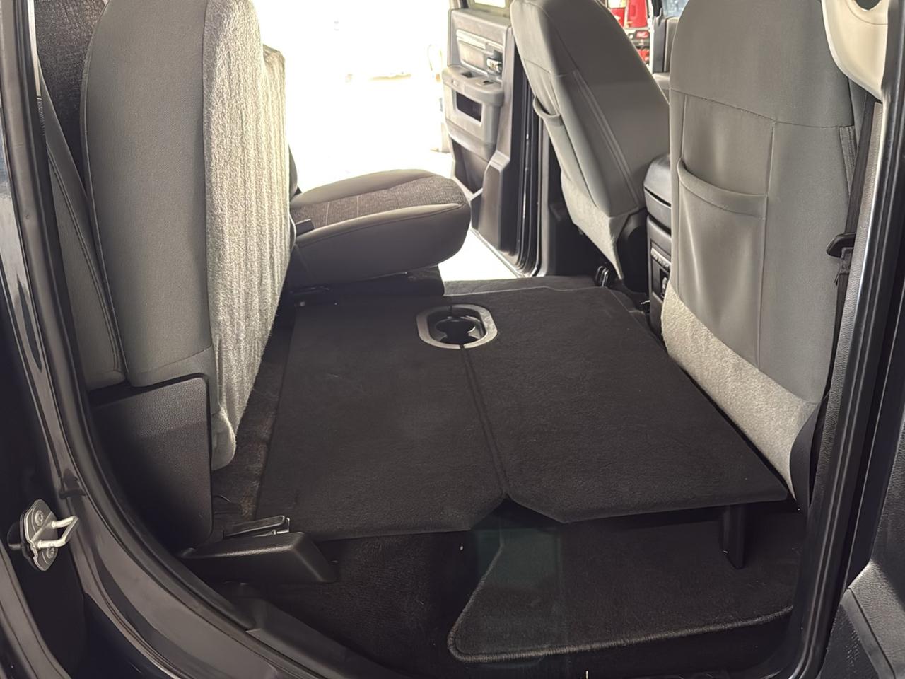 RAM 1500 Big Horn Crew Cab 4WD 2016