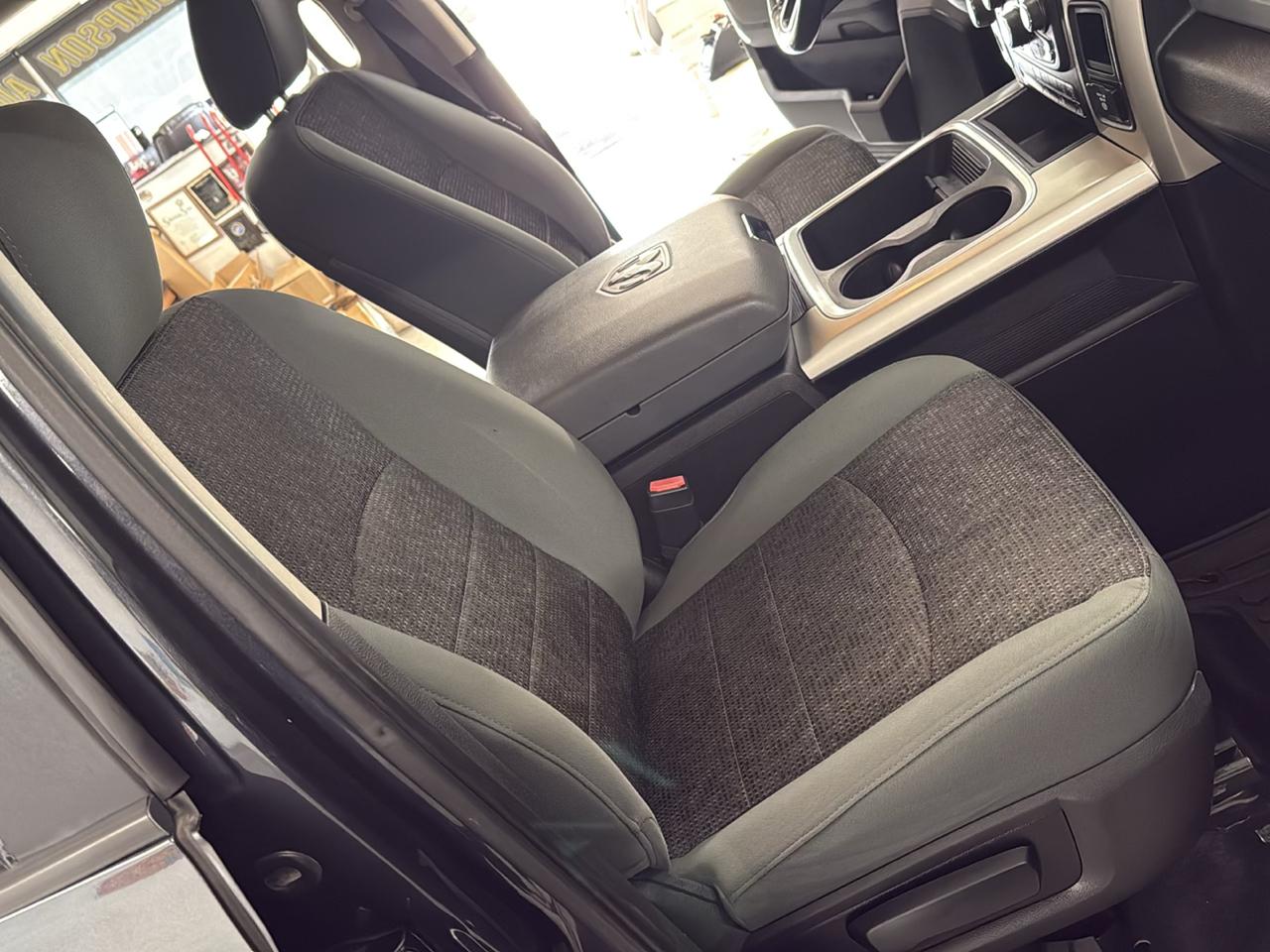 RAM 1500 Big Horn Crew Cab 4WD 2016