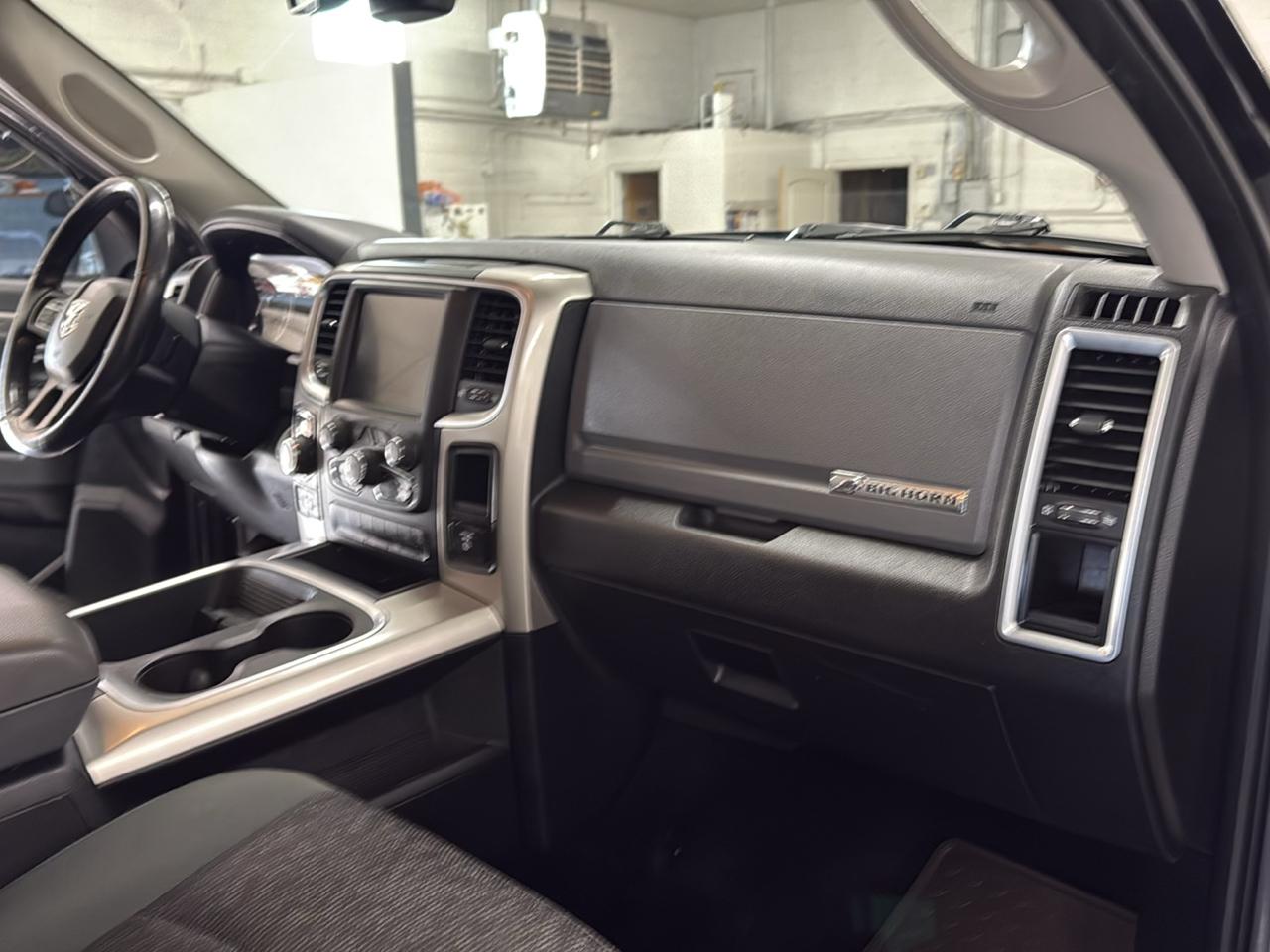 RAM 1500 Big Horn Crew Cab 4WD 2016