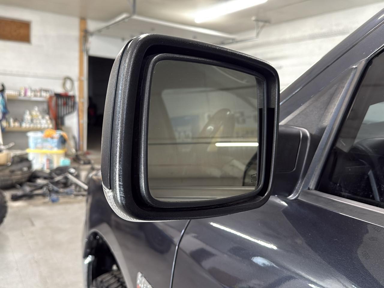 RAM 1500 Big Horn Crew Cab 4WD 2016