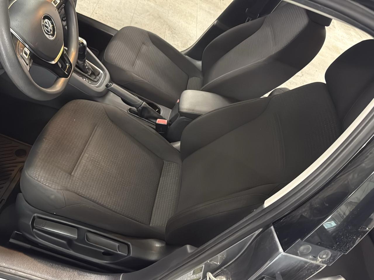 Volkswagen Jetta  2016