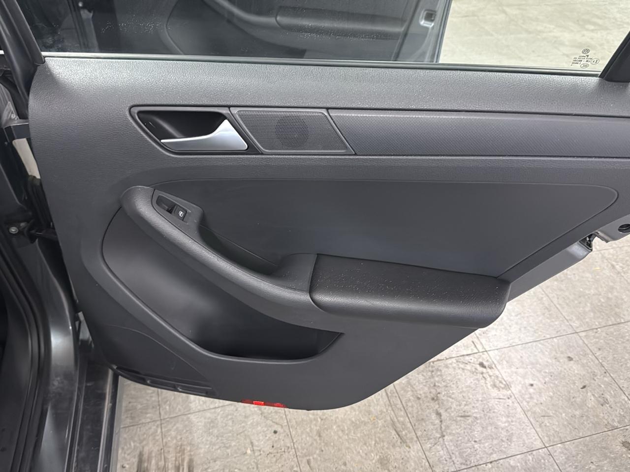 Volkswagen Jetta  2016