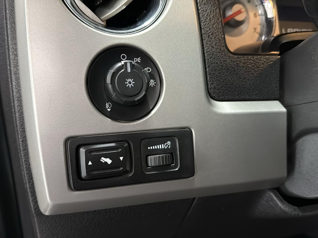 Ford F-150 Lariat SuperCrew 4WD 2010