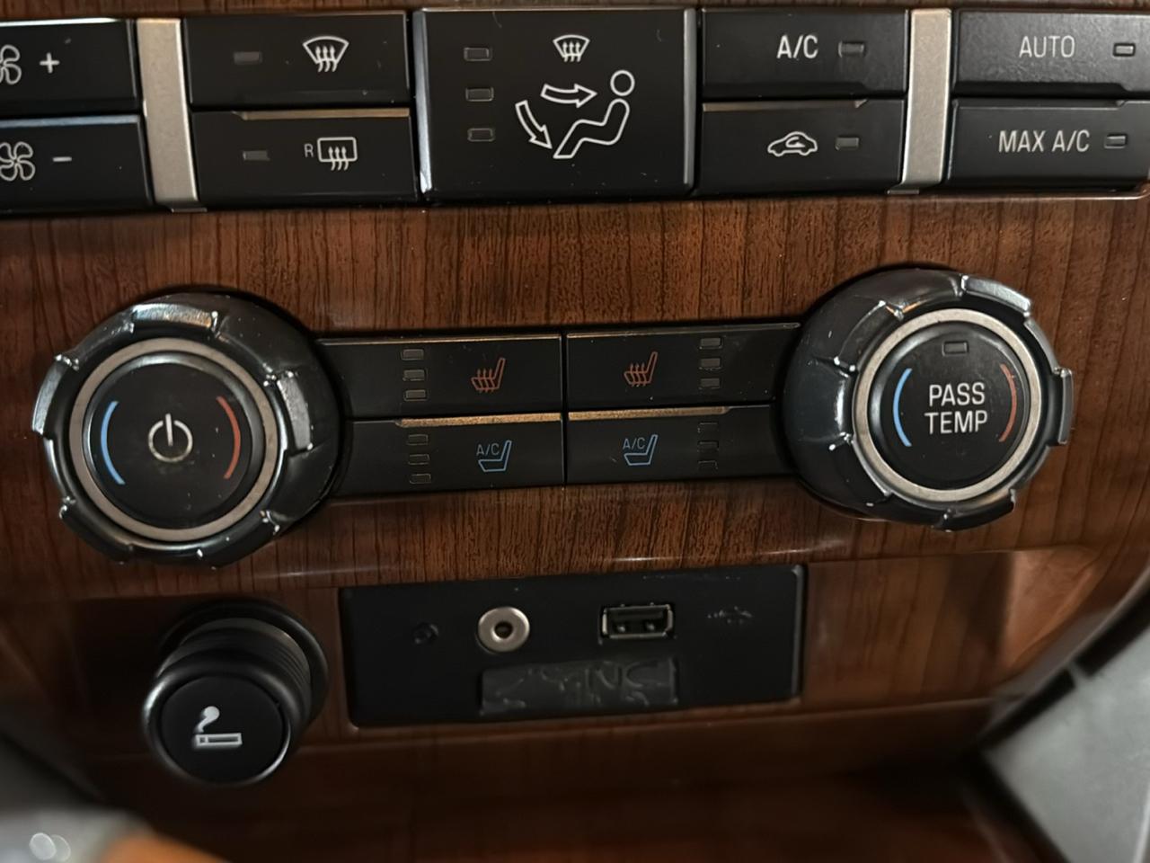 Ford F-150 Lariat SuperCrew 4WD 2010
