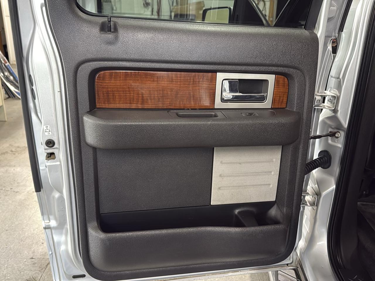 Ford F-150 Lariat SuperCrew 4WD 2010