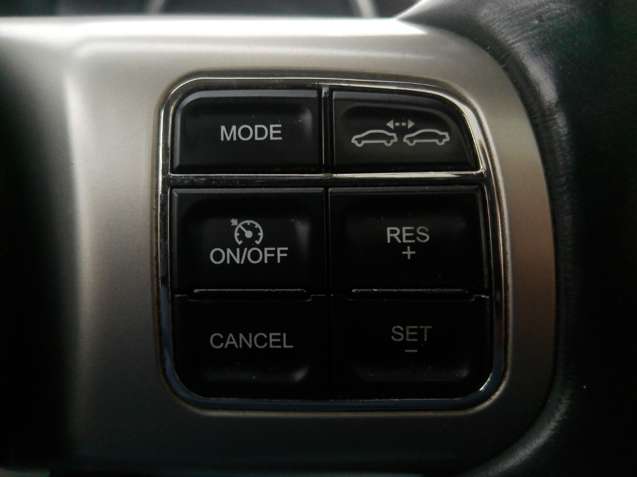 Jeep Grand Cherokee Overland 4WD 2011 Jeep Grand Cherokee Overland 4WD 2011