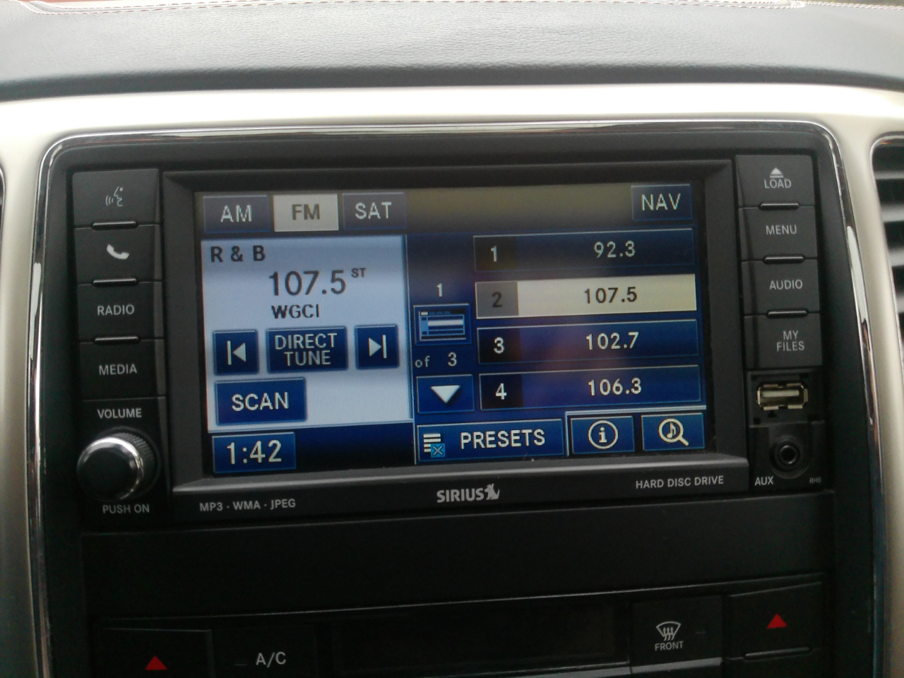 Jeep Grand Cherokee Overland 4WD 2011 Jeep Grand Cherokee Overland 4WD 2011