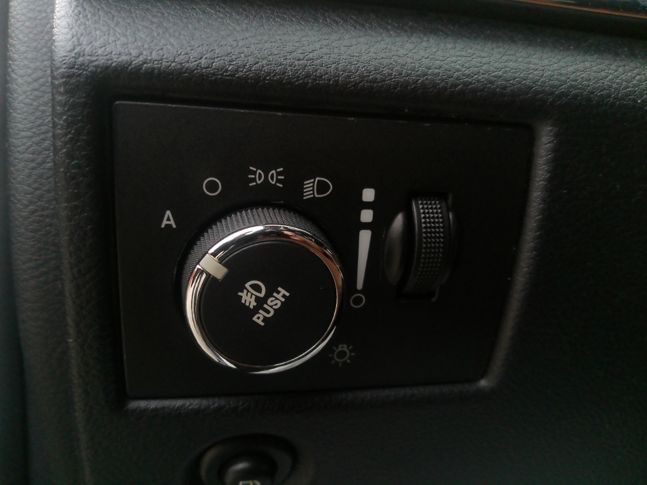 Jeep Grand Cherokee Overland 4WD 2011 Jeep Grand Cherokee Overland 4WD 2011