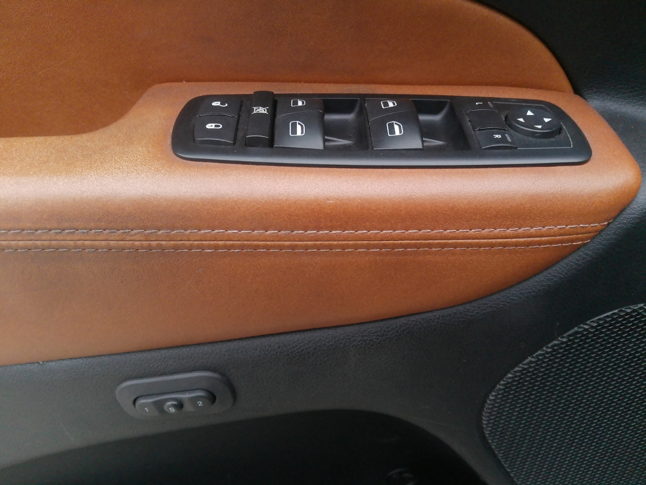 Jeep Grand Cherokee Overland 4WD 2011 Jeep Grand Cherokee Overland 4WD 2011