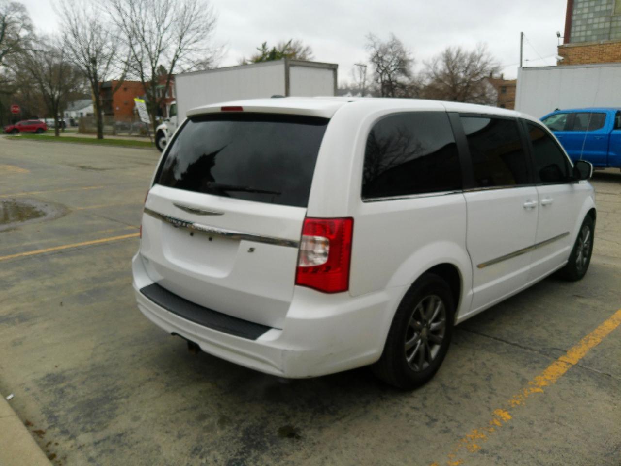 Chrysler Town & Country S 2015