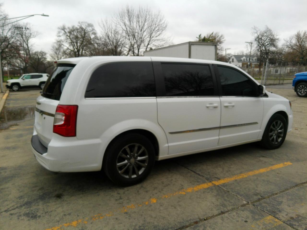 Chrysler Town & Country S 2015