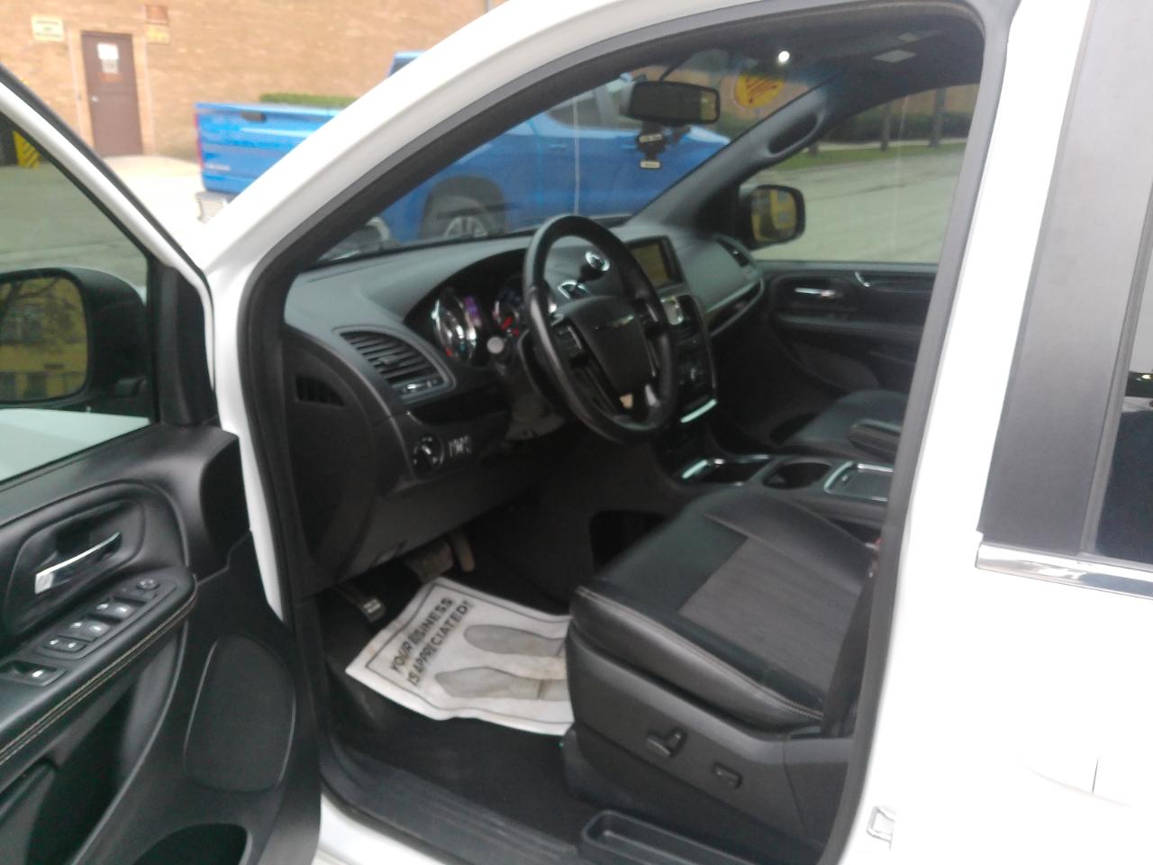 Chrysler Town & Country S 2015