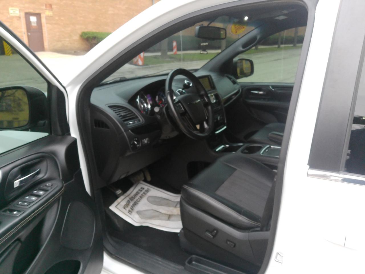 Chrysler Town & Country S 2015
