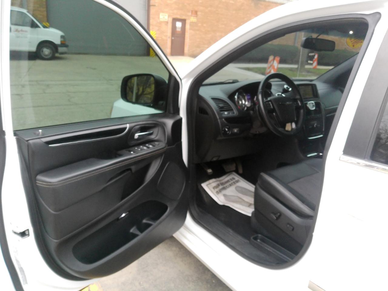 Chrysler Town & Country S 2015