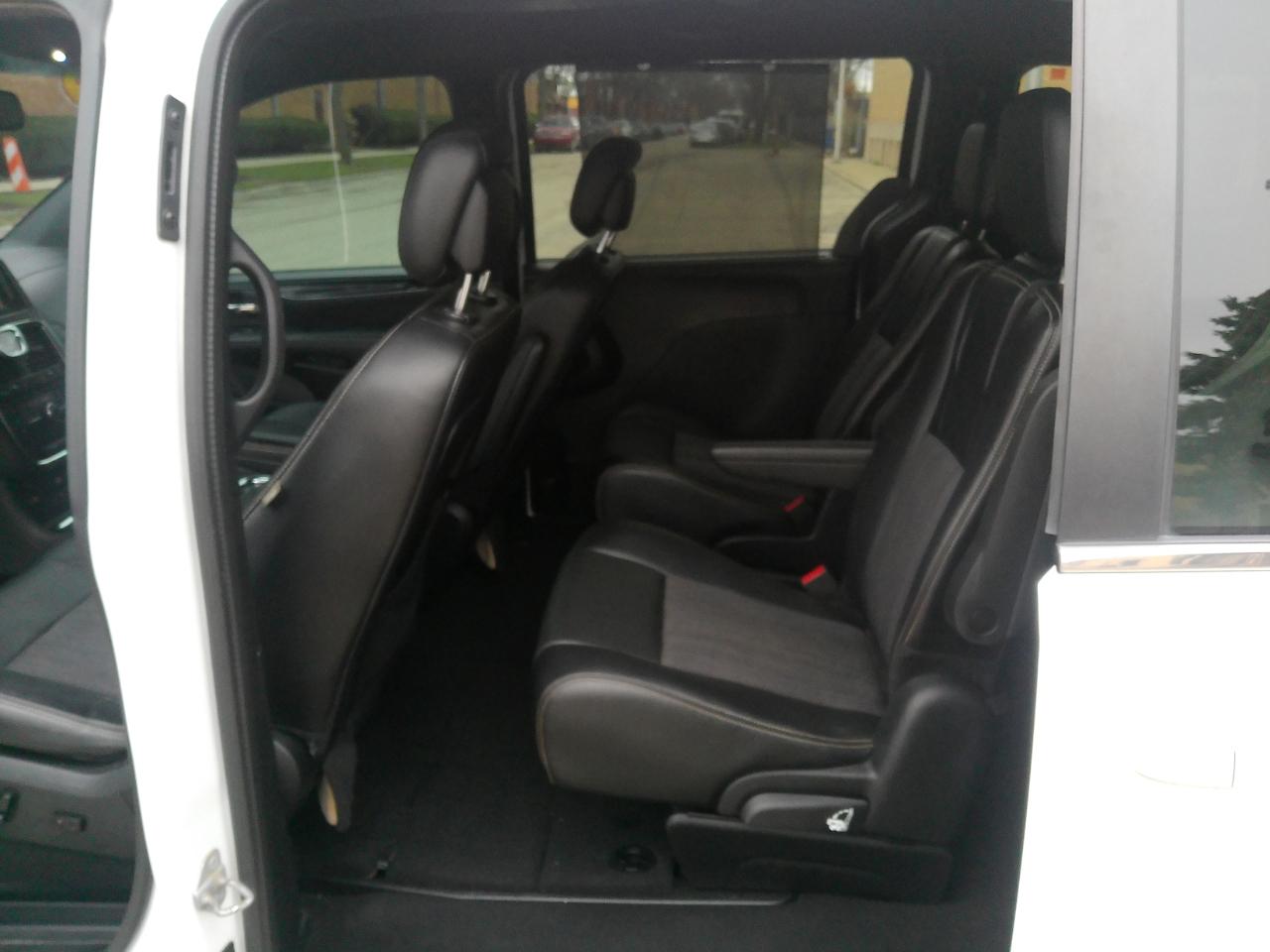 Chrysler Town & Country S 2015
