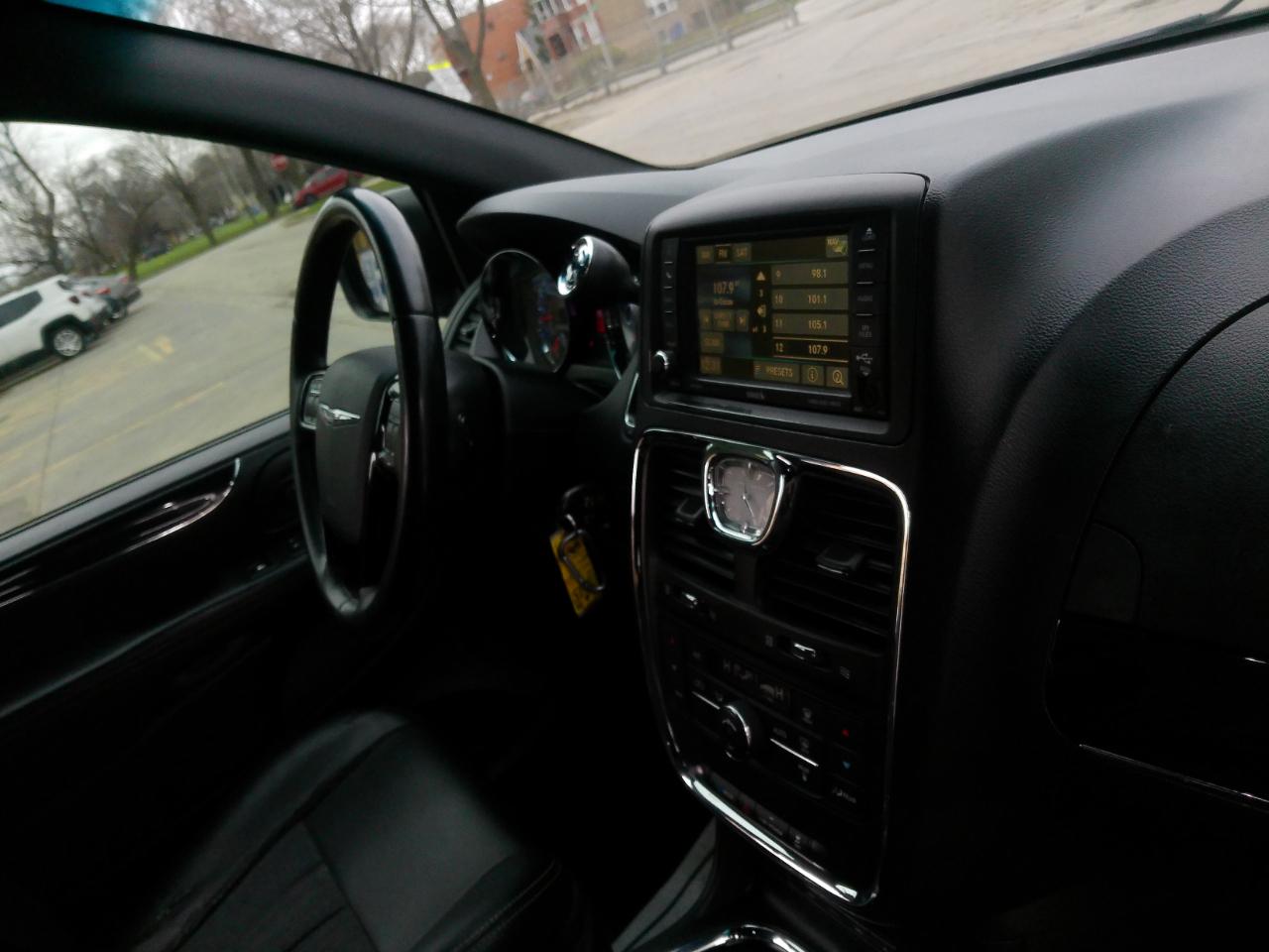 Chrysler Town & Country S 2015