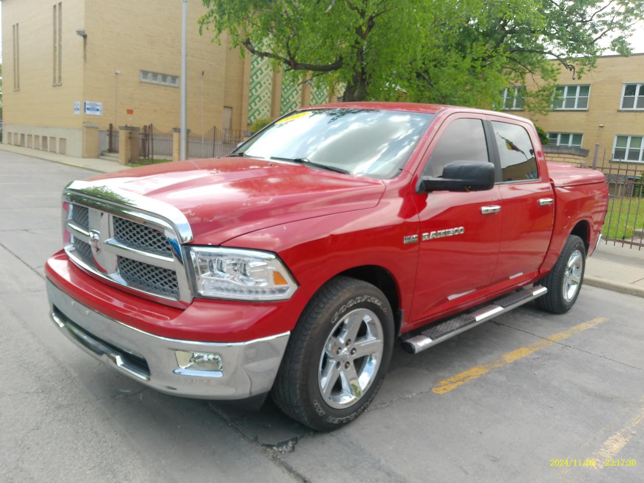 RAM 1500 SLT Crew Cab 4WD 2012