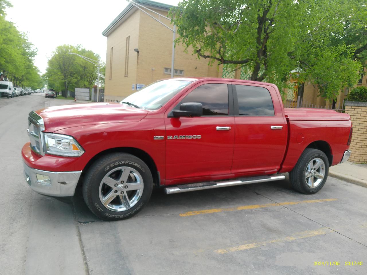RAM 1500 SLT Crew Cab 4WD 2012