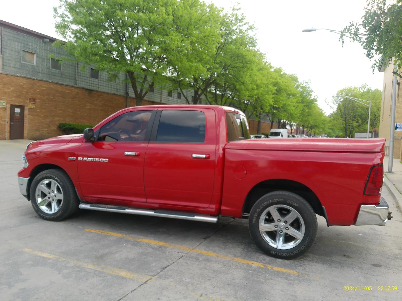 RAM 1500 SLT Crew Cab 4WD 2012