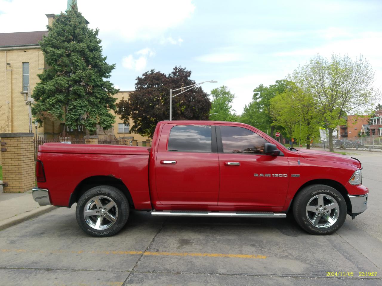 RAM 1500 SLT Crew Cab 4WD 2012