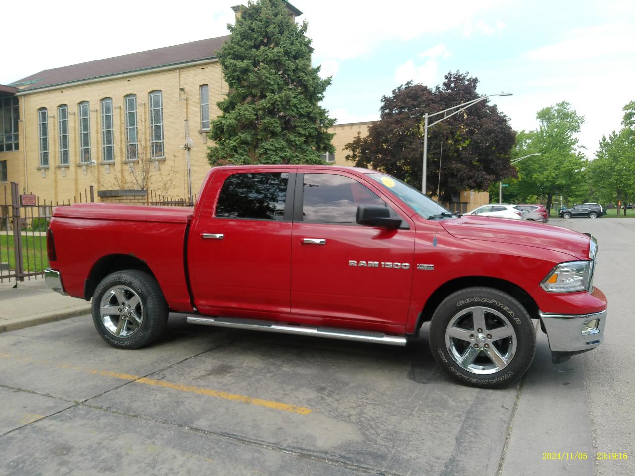RAM 1500 SLT Crew Cab 4WD 2012