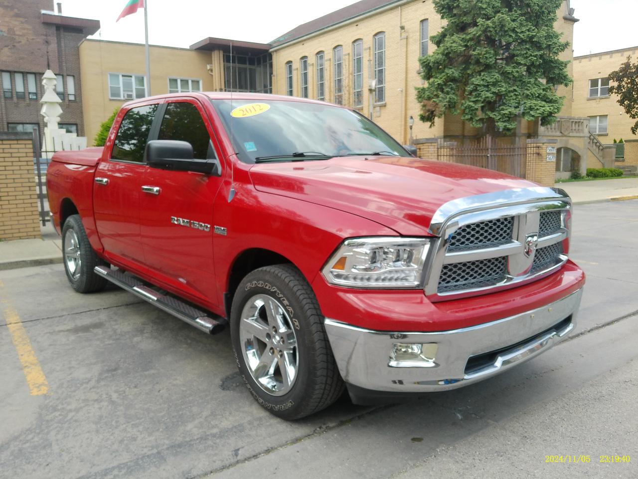 RAM 1500 SLT Crew Cab 4WD 2012