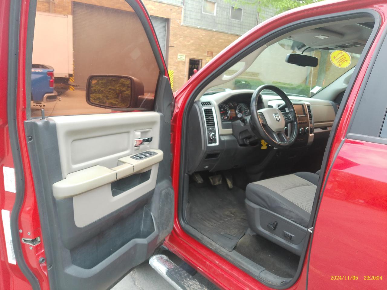 RAM 1500 SLT Crew Cab 4WD 2012