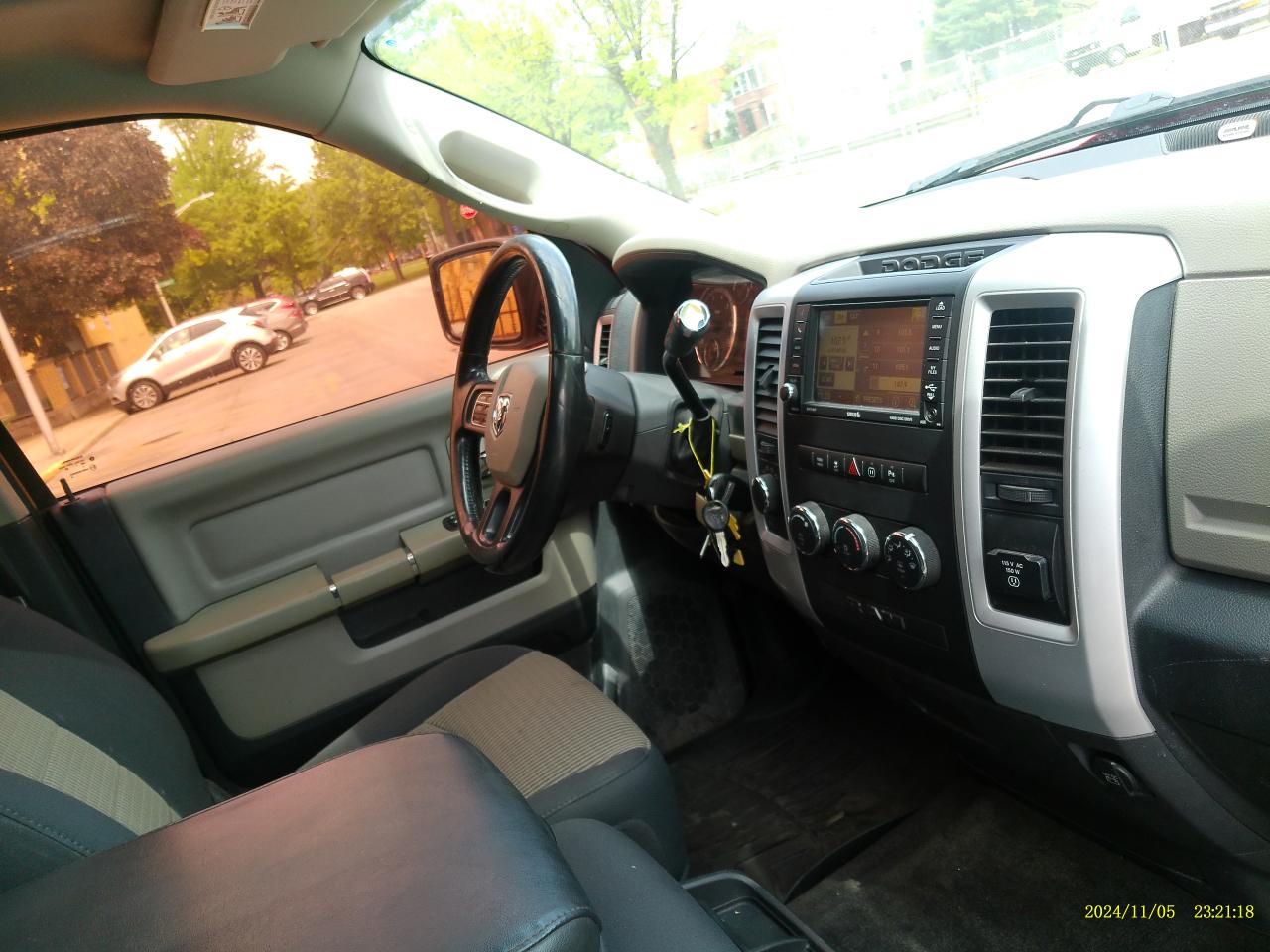 RAM 1500 SLT Crew Cab 4WD 2012
