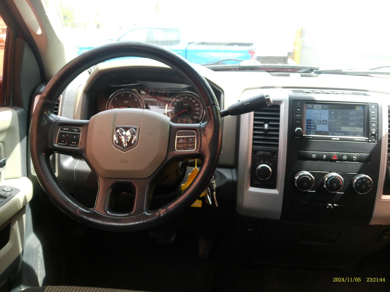 RAM 1500 SLT Crew Cab 4WD 2012