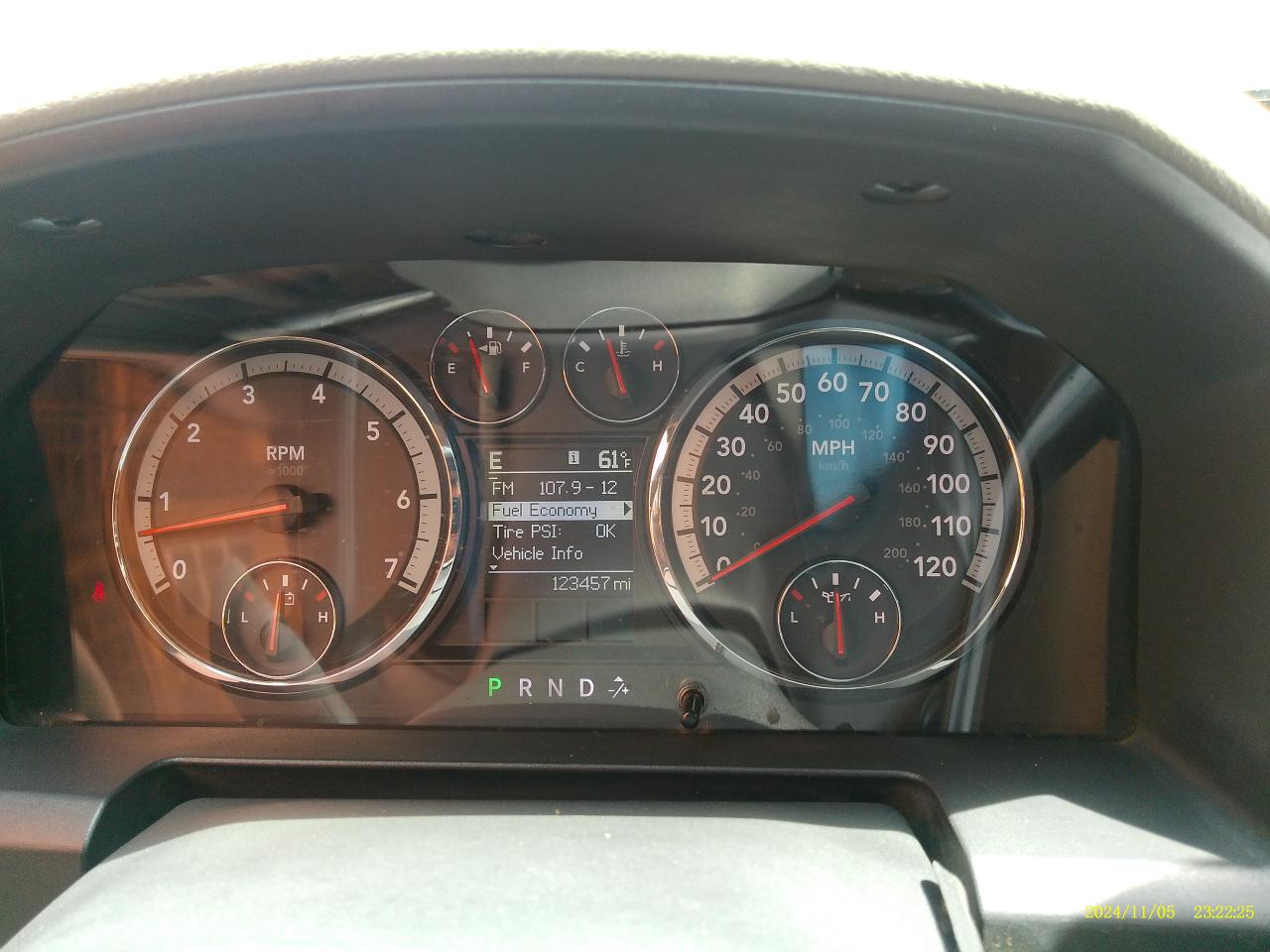 RAM 1500 SLT Crew Cab 4WD 2012