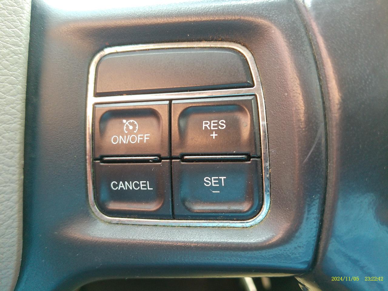 RAM 1500 SLT Crew Cab 4WD 2012