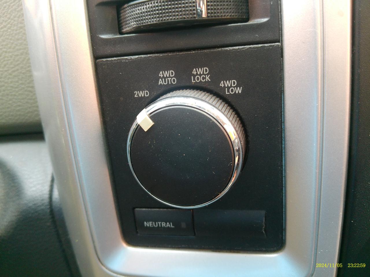 RAM 1500 SLT Crew Cab 4WD 2012