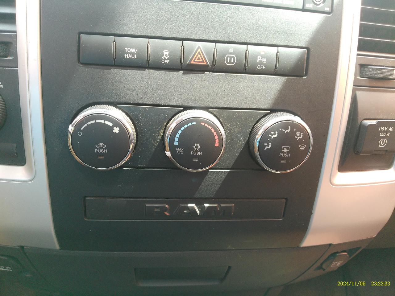 RAM 1500 SLT Crew Cab 4WD 2012