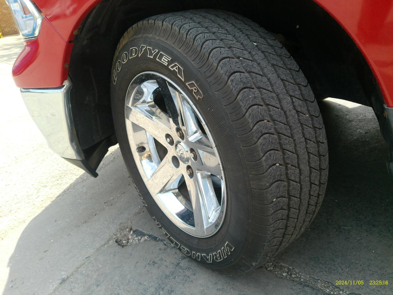 RAM 1500 SLT Crew Cab 4WD 2012