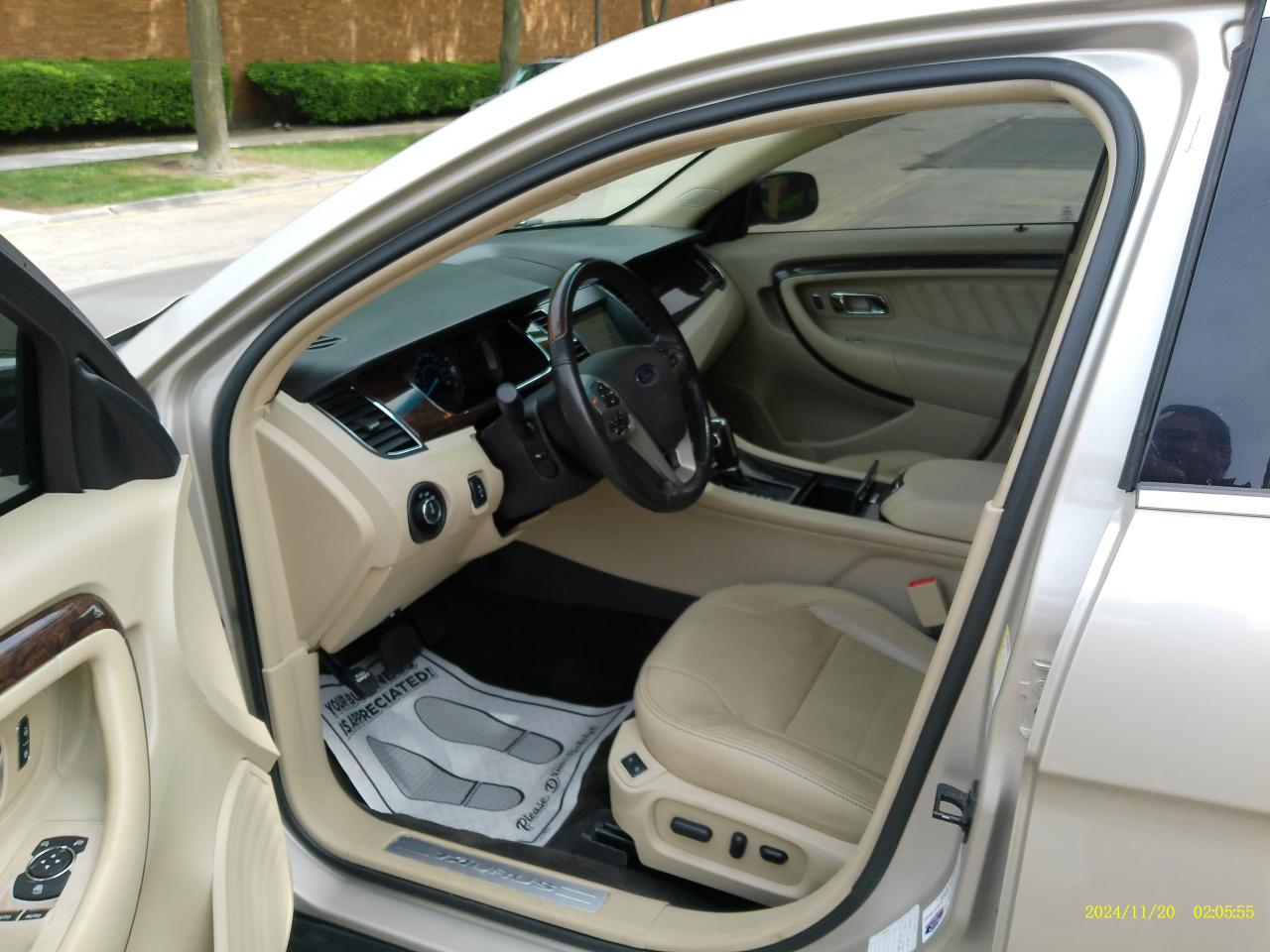 Ford Taurus Limited FWD 2018
