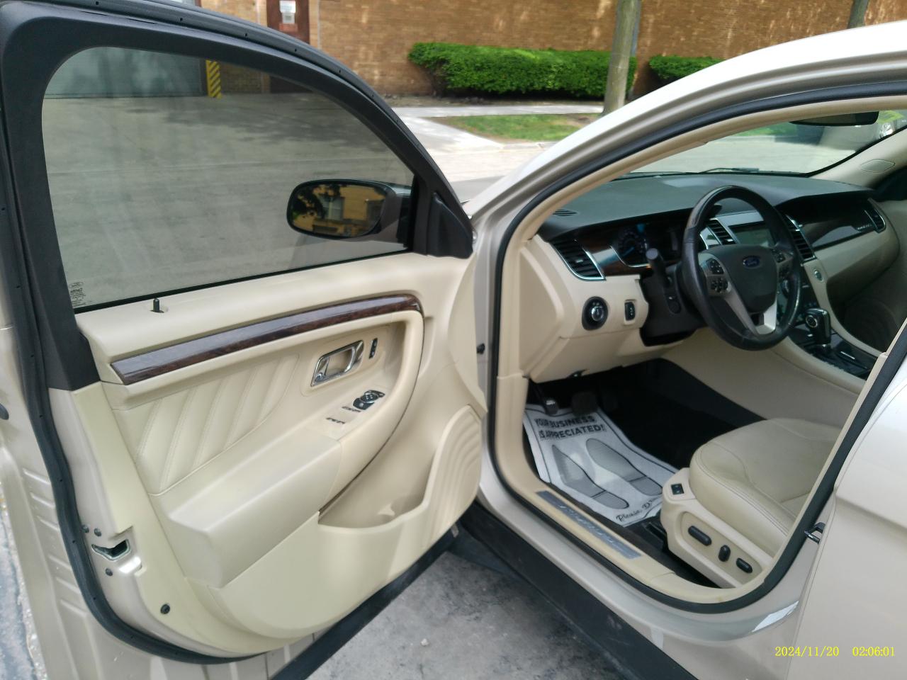 Ford Taurus Limited FWD 2018