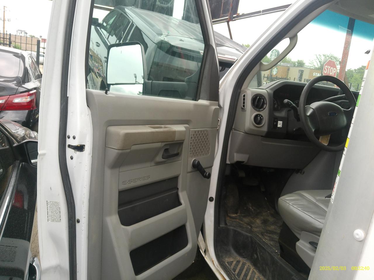Ford Econoline E-350 Super Duty 2016