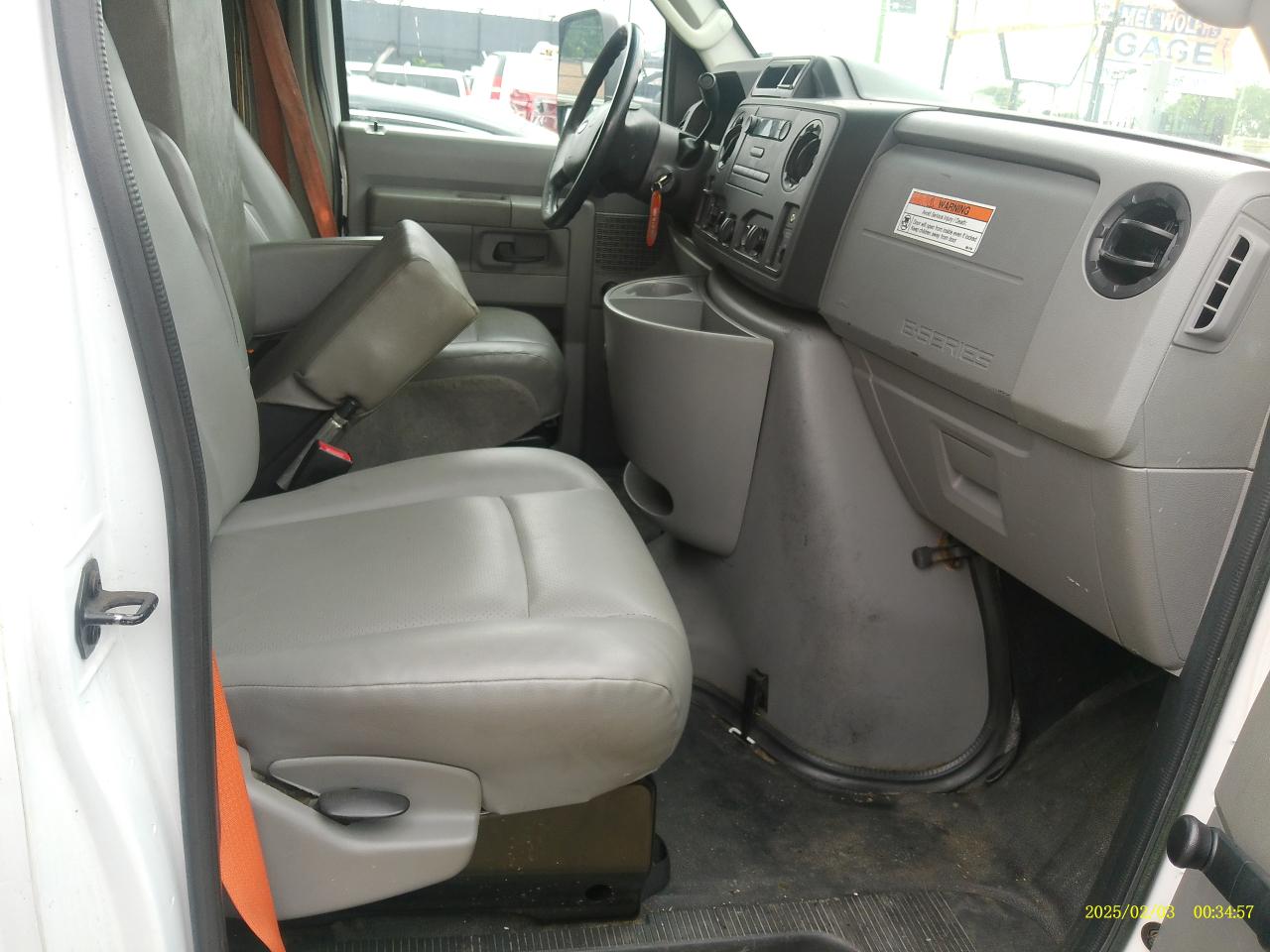 Ford Econoline E-350 Super Duty 2016