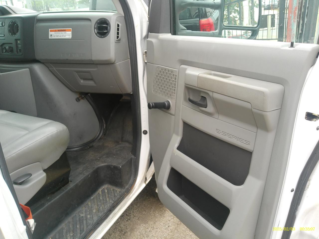 Ford Econoline E-350 Super Duty 2016