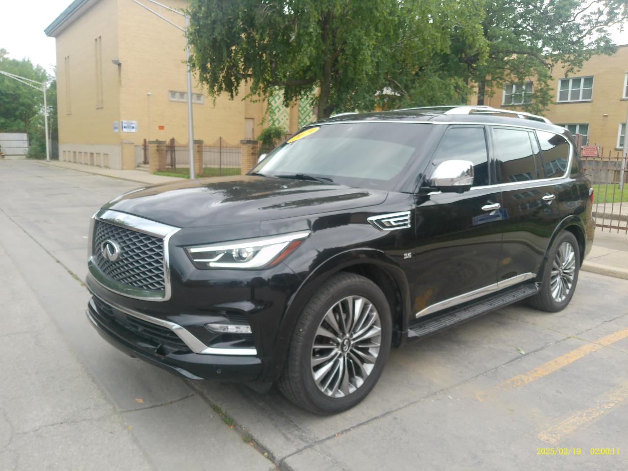 Infiniti QX80 LUXE 2019