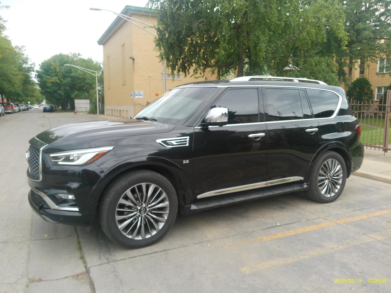 Infiniti QX80 LUXE 2019
