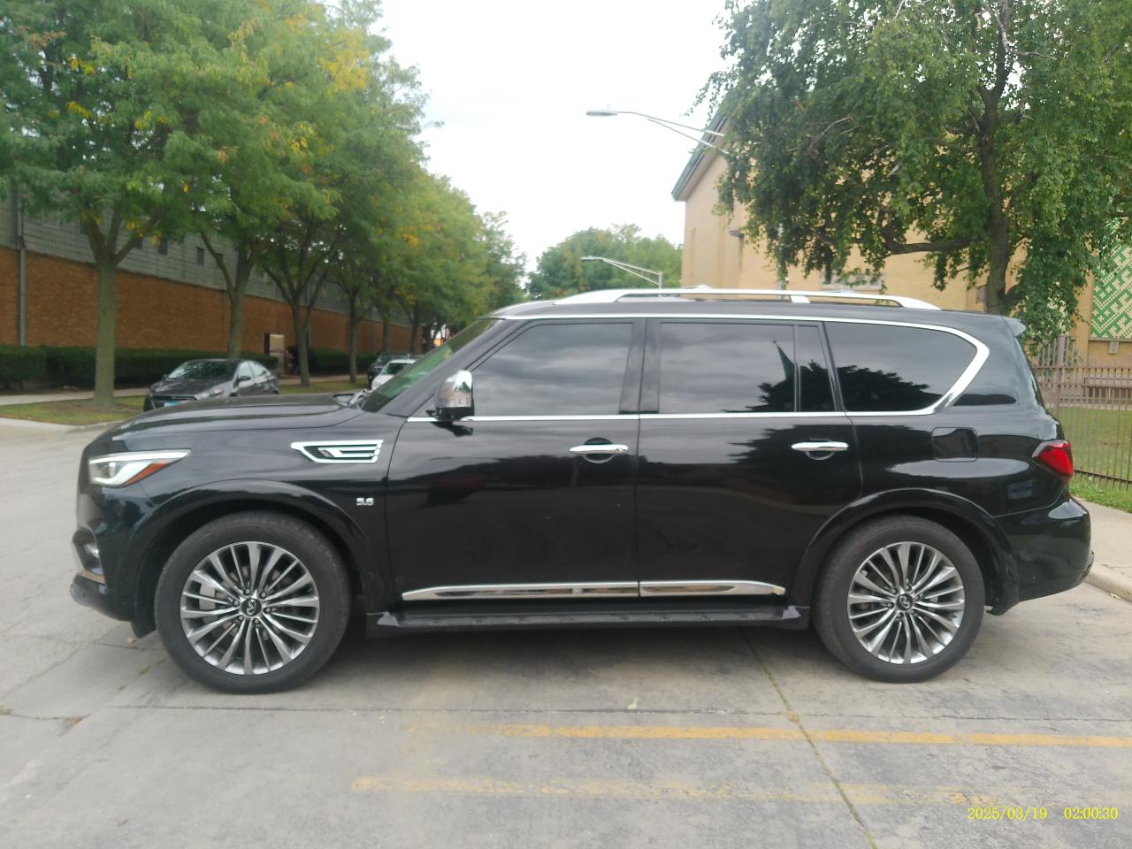 Infiniti QX80 LUXE 2019