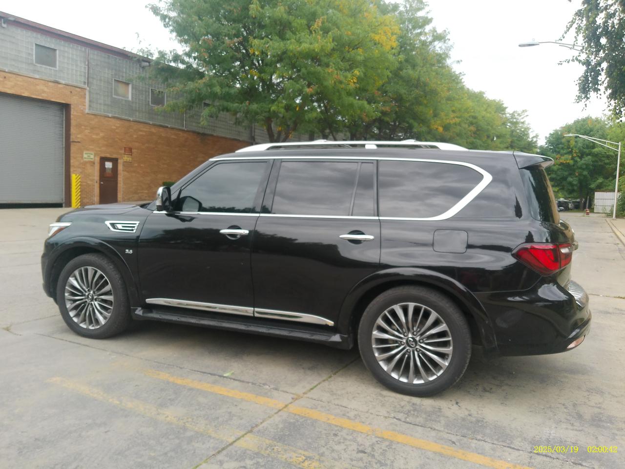 Infiniti QX80 LUXE 2019