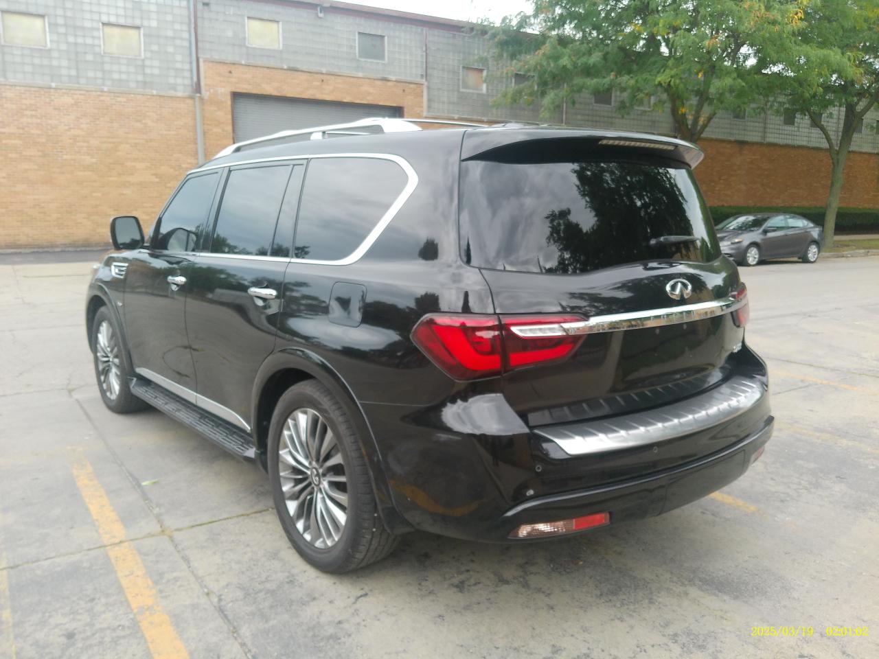 Infiniti QX80 LUXE 2019